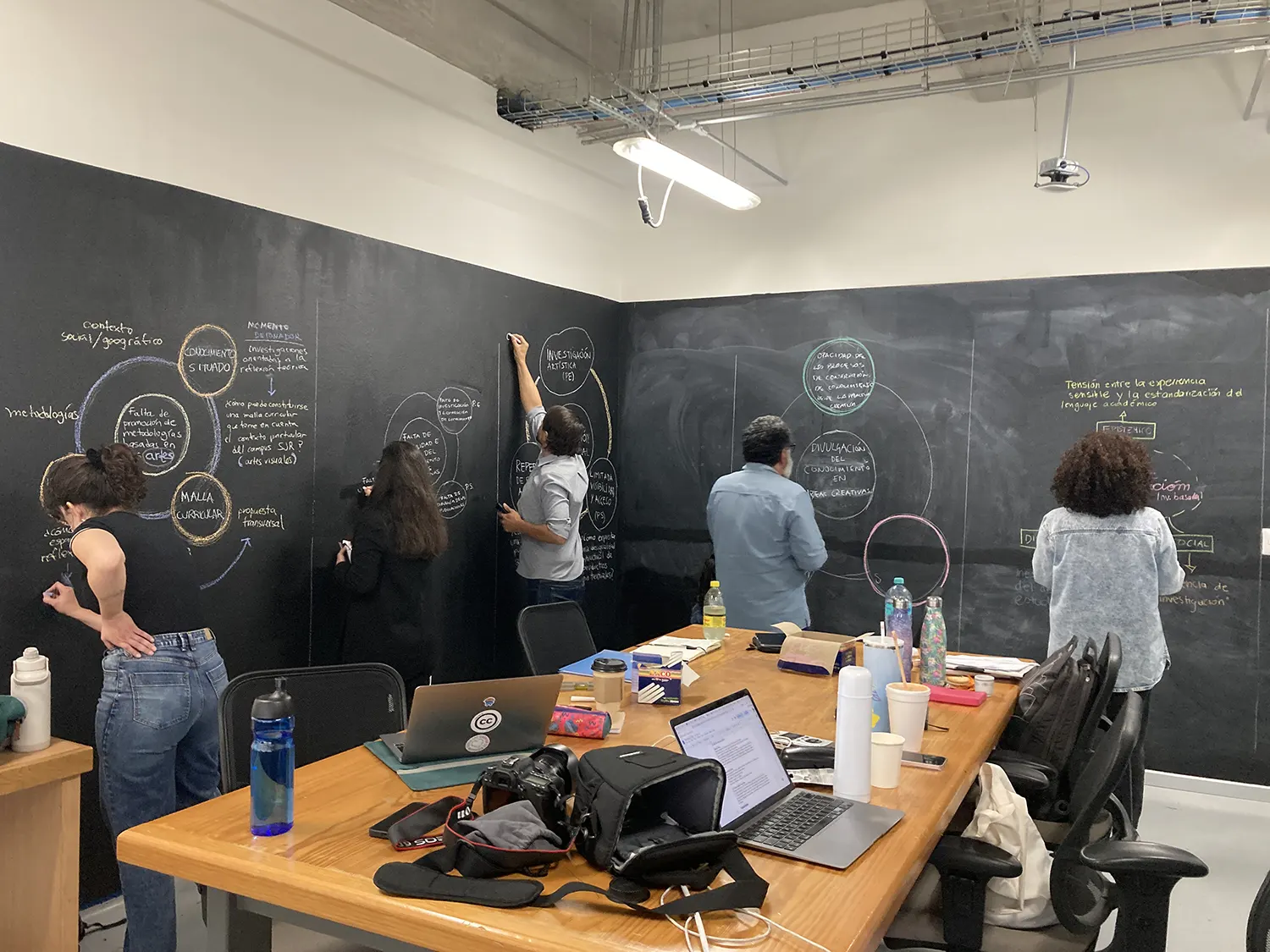 Problemáticas de la producción y divulgación del conocimiento en áreas creativas.